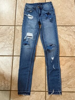 Wrangler Womens Embroidered Skinny Jeans